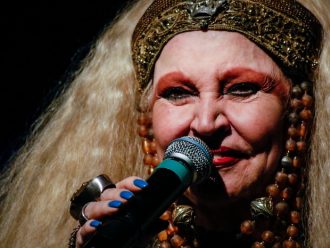 elke_canta_e_conta_foto_estudio_mandala